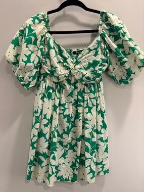 Trixxi Smocked Floral Dress Size Small
